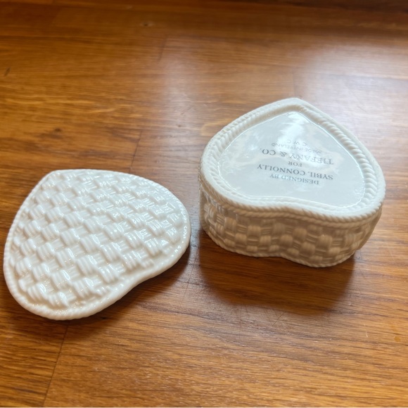 Tiffany & Co Vintage White Porcelain Heart-Shaped Trinket Box by Sybil Connolly - Picture 5 of 6